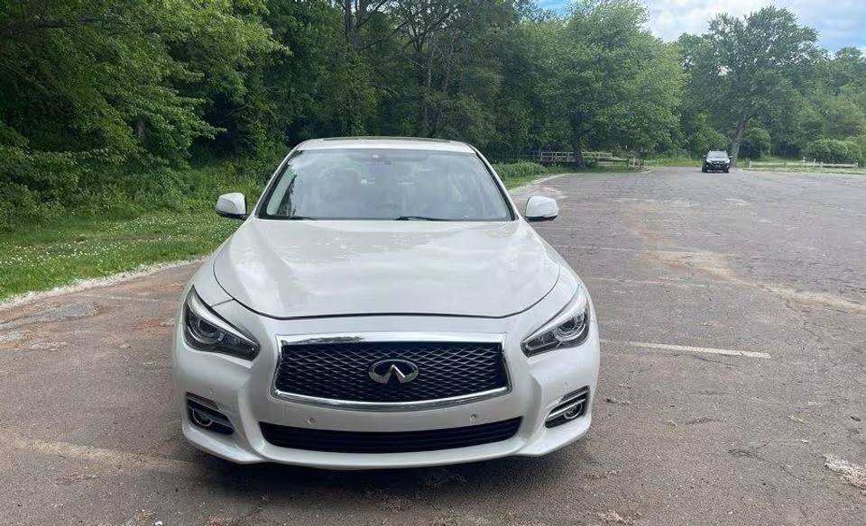 Used 2016 INFINITI Q50 3.0t Premium w/ 3.0T Premium Plus Package RWD image 3