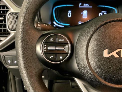 Certified 2025 Kia Soul LX w/ LX Technology Package image 18