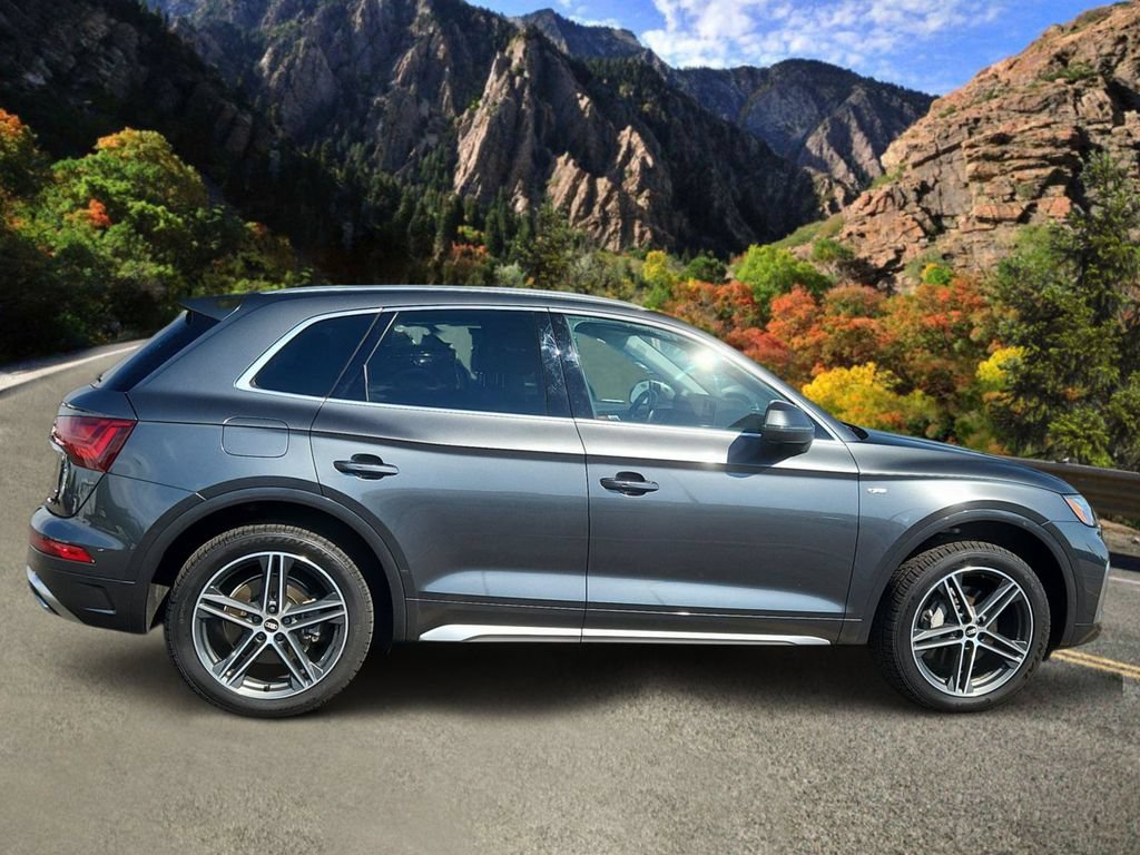 Used 2021 Audi Q5 e Premium Plus w/ Premium Plus Package AWD/4WD image 2