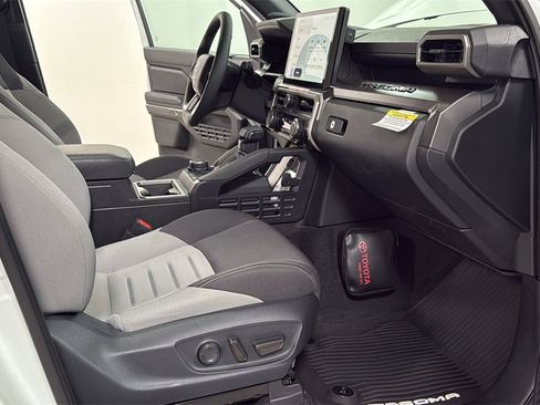 Certified 2025 Toyota Tacoma TRD Off-Road image 18