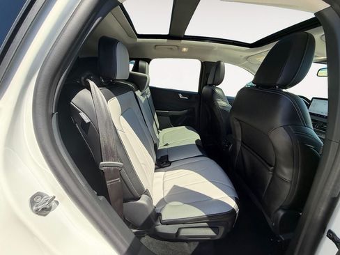 Used 2025 Ford Escape SE w/ PHEV Premium Package FWD image 23