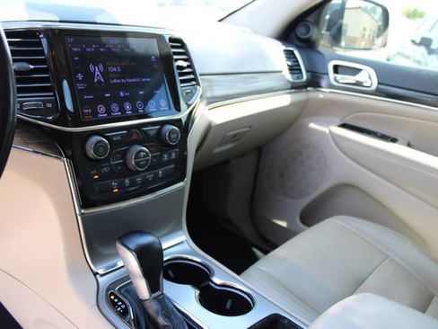 Used 2020 Jeep Grand Cherokee Limited RWD image 18
