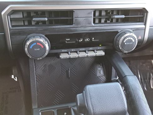 Used 2025 Toyota 4Runner SR5 AWD/4WD image 27