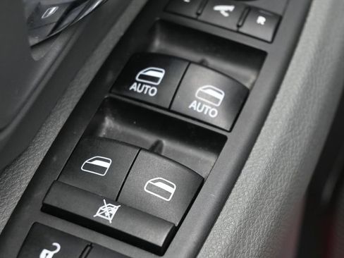 Used 2019 RAM 1500 Classic SLT w/ Luxury Group AWD/4WD image 14