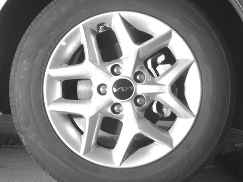 Used 2025 Kia Soul LX w/ LX Technology Package FWD image 13