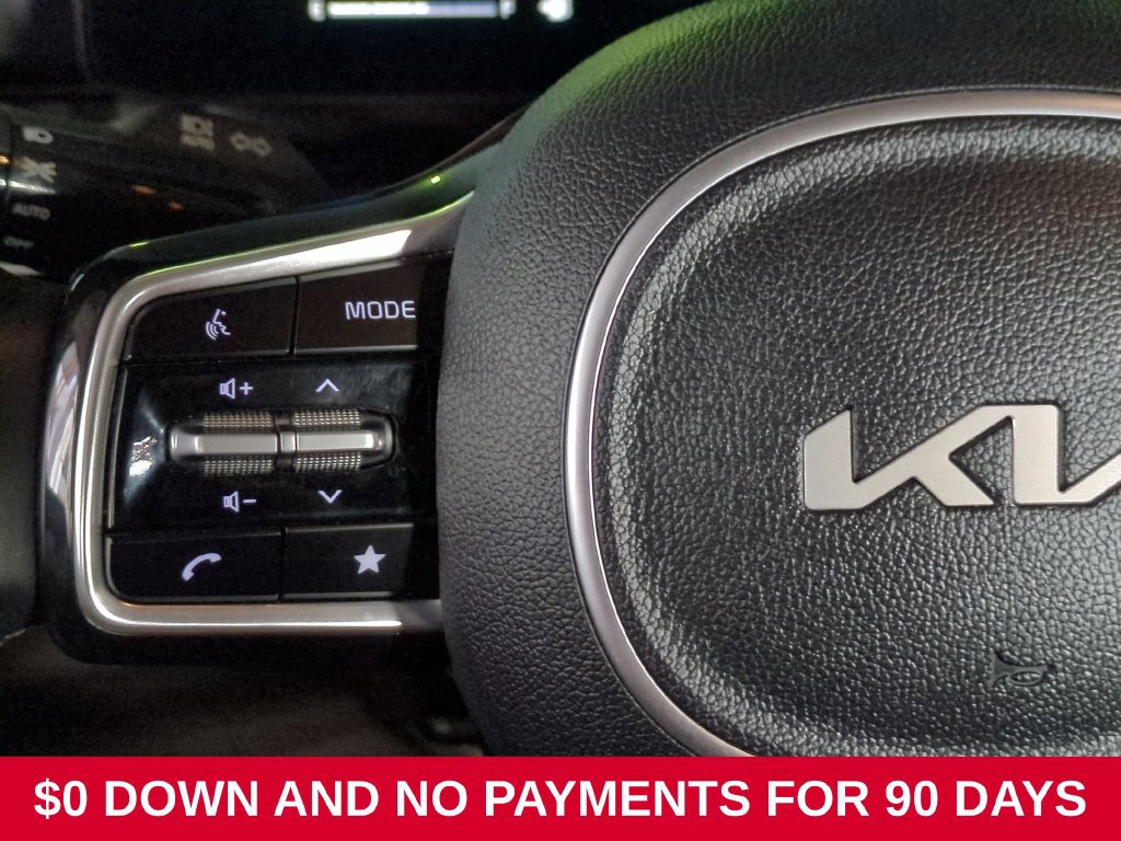 Used 2025 Kia Carnival FWD image 21
