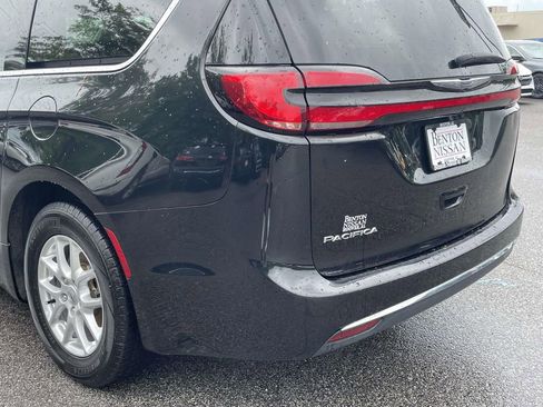 Used 2022 Chrysler Pacifica Touring-L FWD image 12