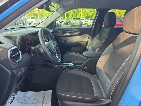 Used 2024 Chevrolet TrailBlazer LT w/ Convenience Package FWD image 6