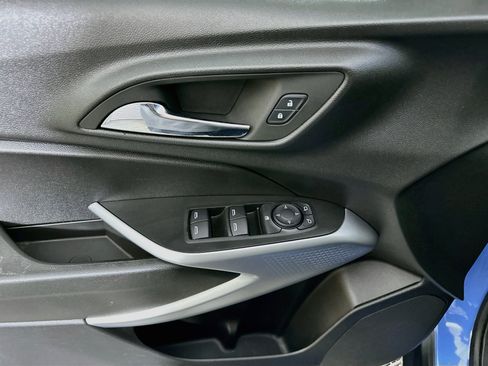Used 2024 Chevrolet Trax RS FWD image 15
