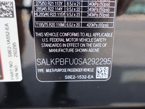 Used 2025 Land Rover Range Rover Long Wheelbase SE image 38