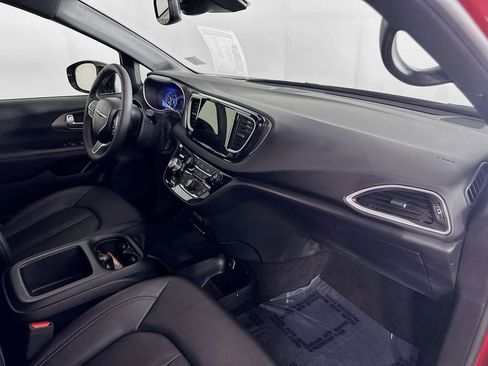 Used 2025 Chrysler Pacifica Select FWD image 36