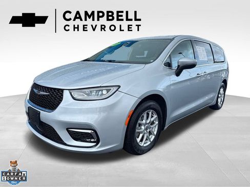 Used 2023 Chrysler Pacifica Touring-L FWD image 1