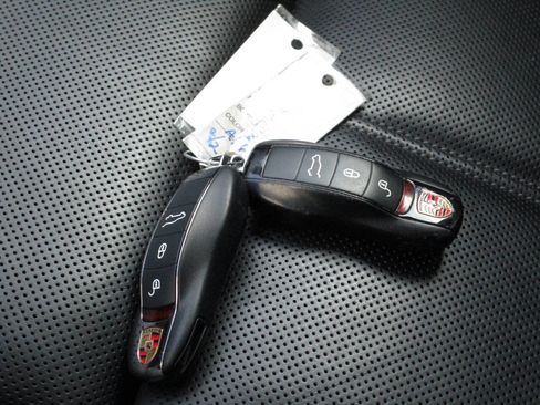 Used 2014 Porsche Cayenne Diesel Platinum Edition image 25