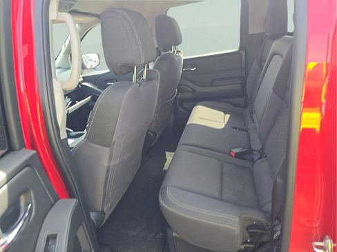 Used 2025 Nissan Frontier SV w/ SV Convenience Package RWD image 8