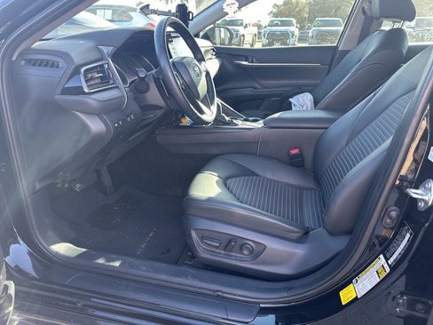 Used 2024 Toyota Camry SE image 5