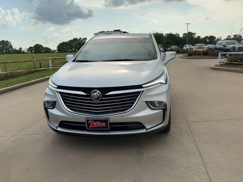Used 2022 Buick Enclave Premium image 3