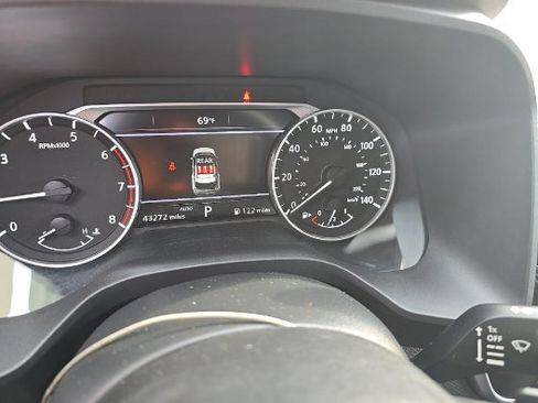 Used 2023 Nissan Rogue SV AWD/4WD image 3