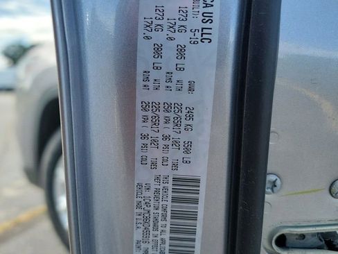 Used 2019 Jeep Cherokee Latitude w/ Popular Appearance Group image 21