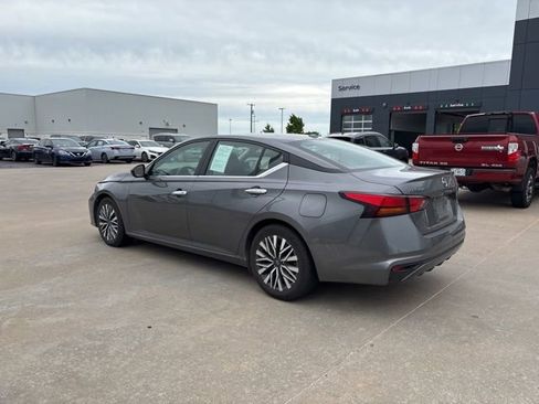 Used 2024 Nissan Altima 2.5 SV FWD image 4
