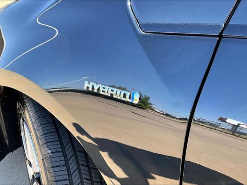Used 2016 Toyota Prius Four FWD image 33