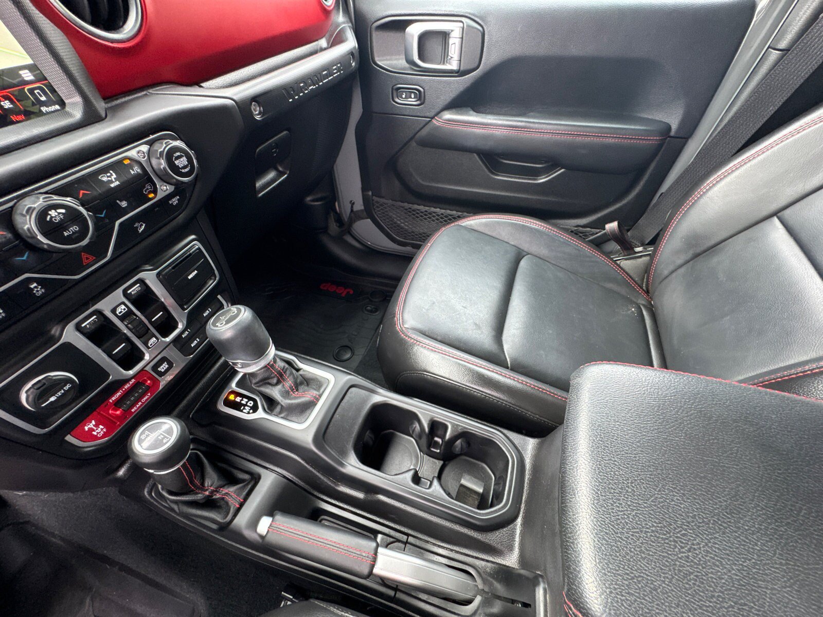 Used 2018 Jeep Wrangler Unlimited Rubicon AWD/4WD image 30