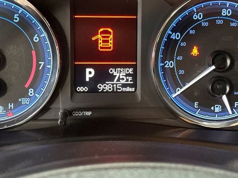 Used 2018 Toyota Corolla LE FWD image 29