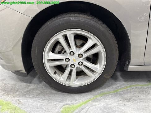 Used 2018 Chevrolet Cruze LT image 16