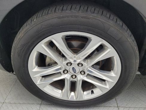 Used 2017 Ford Explorer XLT w/ Equipment Group 202A FWD image 31