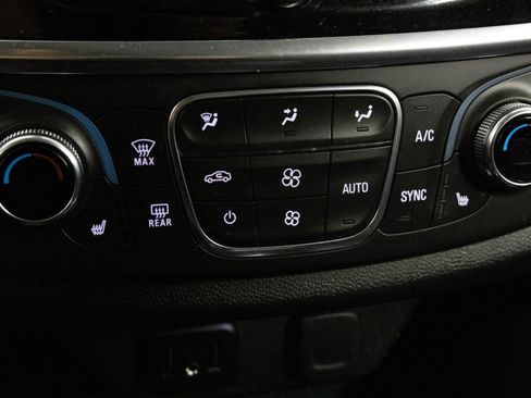 Used 2021 Chevrolet Traverse LT w/ LPO, Floor Liner Package image 22