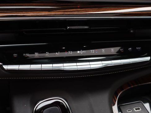 Used 2024 Cadillac Escalade Premium Luxury image 27