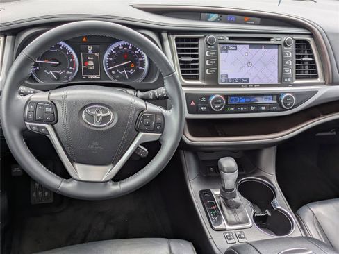 Used 2016 Toyota Highlander XLE FWD image 26