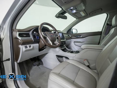 Used 2020 GMC Acadia SLT w/ LPO, Cargo Package AWD/4WD image 11