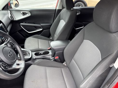 Used 2020 Kia Soul LX FWD image 12
