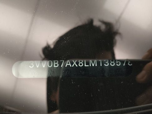 Used 2020 Volkswagen Tiguan S image 33