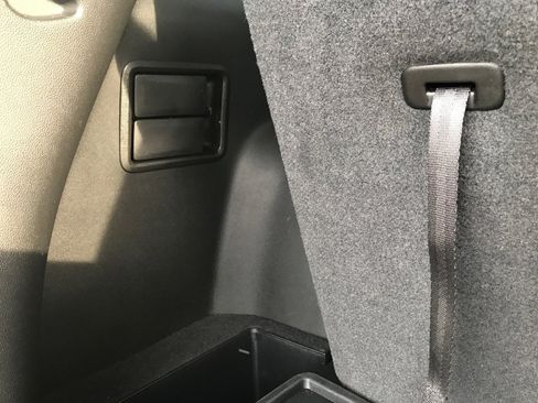 Certified 2023 GMC Acadia AT4 w/ Preferred Package image 34