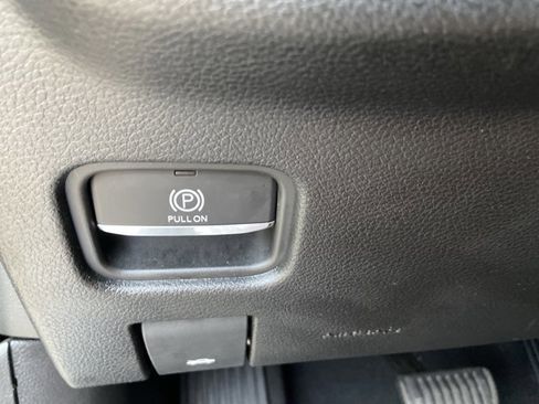 Used 2023 Jeep Grand Cherokee L Laredo image 45