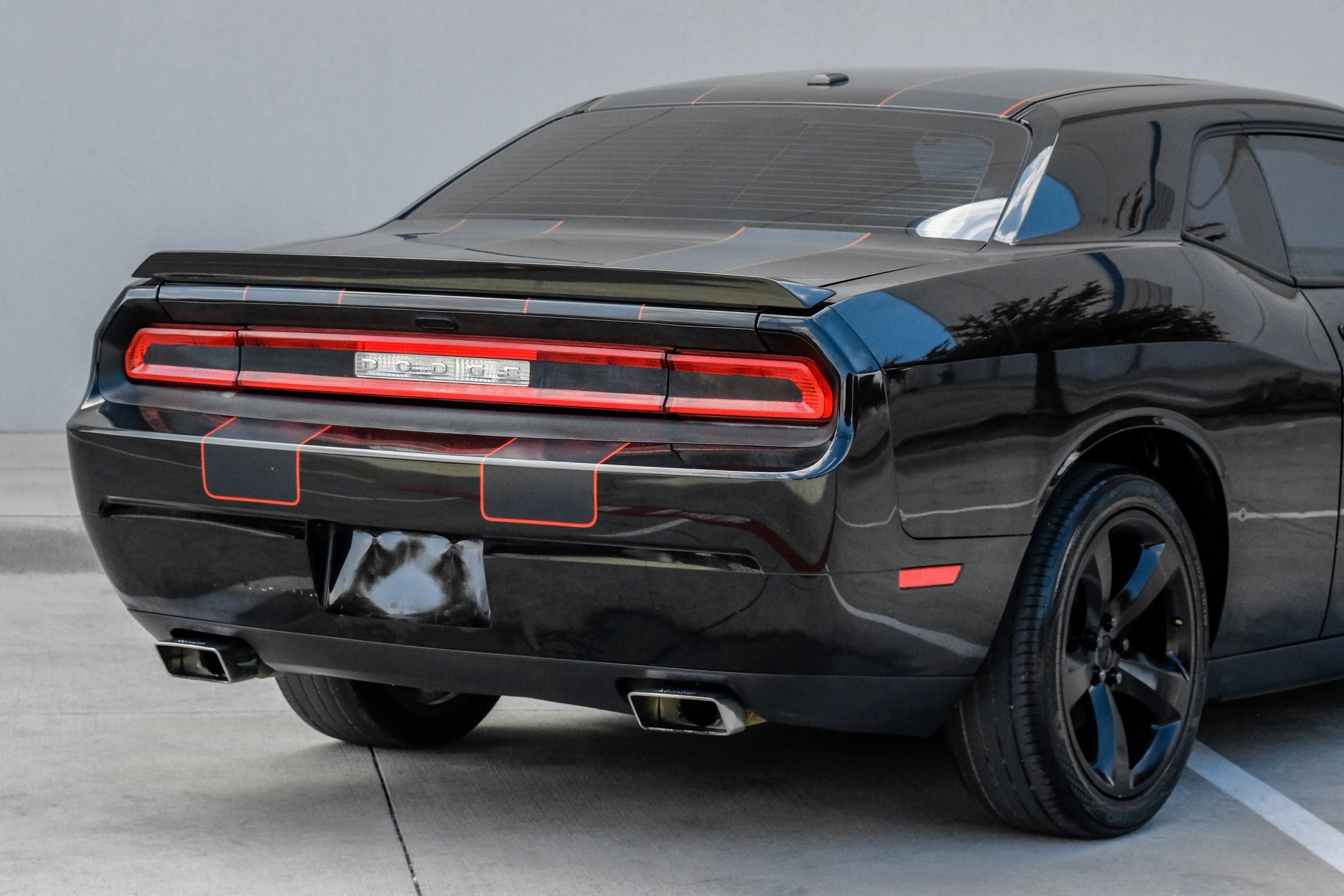 Used 2013 Dodge Challenger R/T w/ Blacktop Pkg RWD image 13