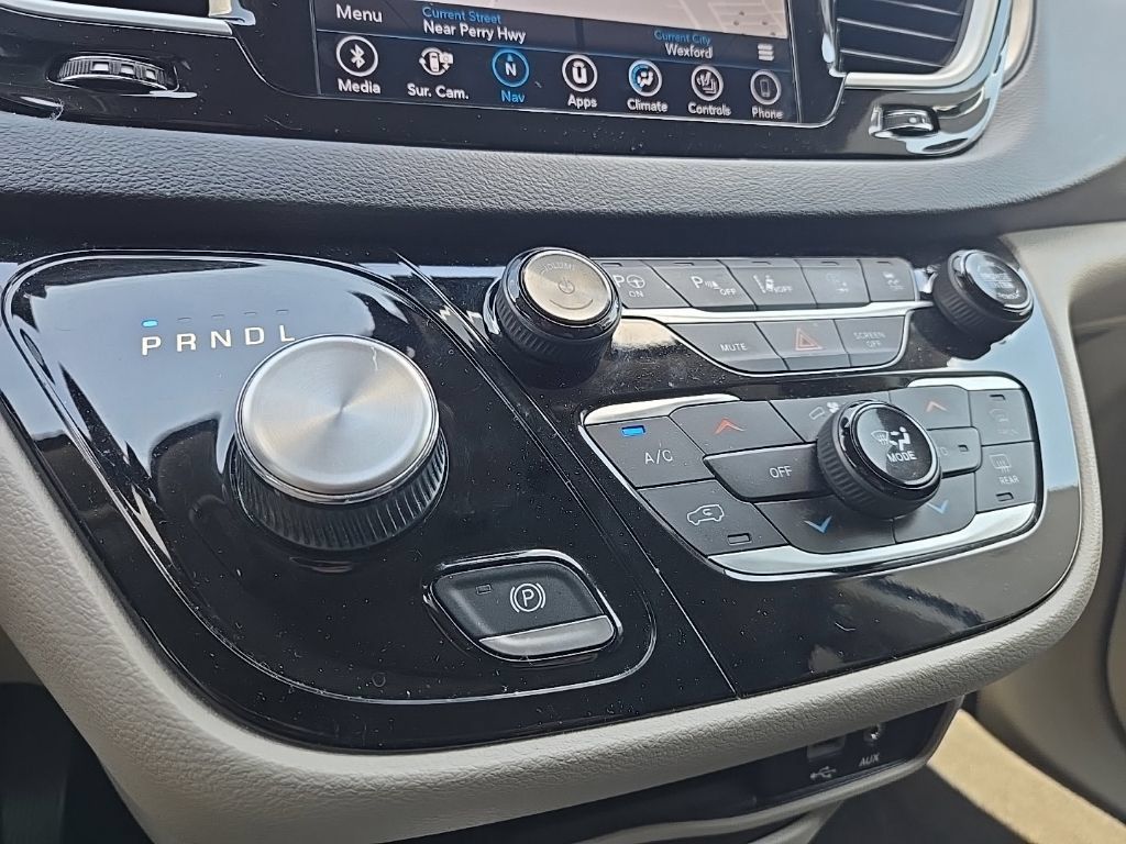 Used 2020 Chrysler Pacifica Touring-L Plus FWD image 22