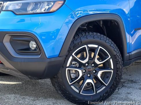 Used 2025 Jeep Compass Trailhawk AWD/4WD image 5