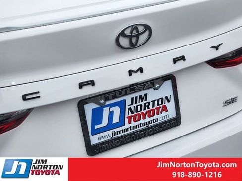 Used 2025 Toyota Camry SE image 12