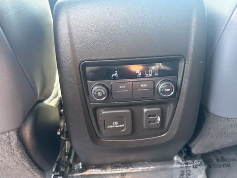 Used 2019 Buick Enclave Essence AWD/4WD image 16