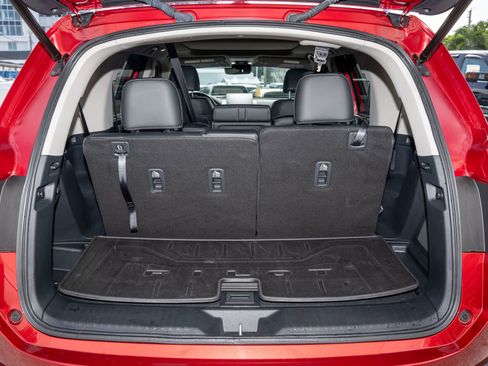 Certified 2025 Honda Pilot Touring image 9