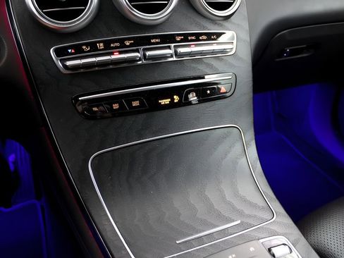 Used 2021 Mercedes-Benz GLC 300 image 29