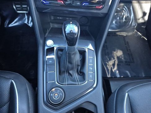 Used 2022 Volkswagen Tiguan SEL R-Line image 10