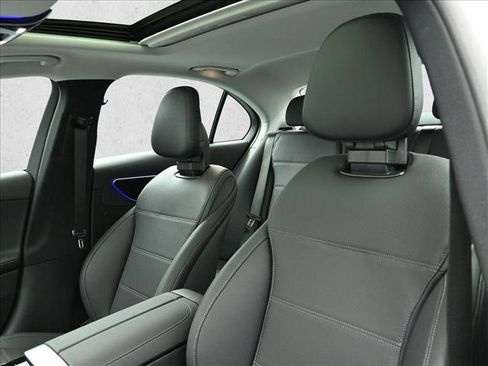 Used 2025 Mercedes-Benz C 300 4MATIC Sedan image 9