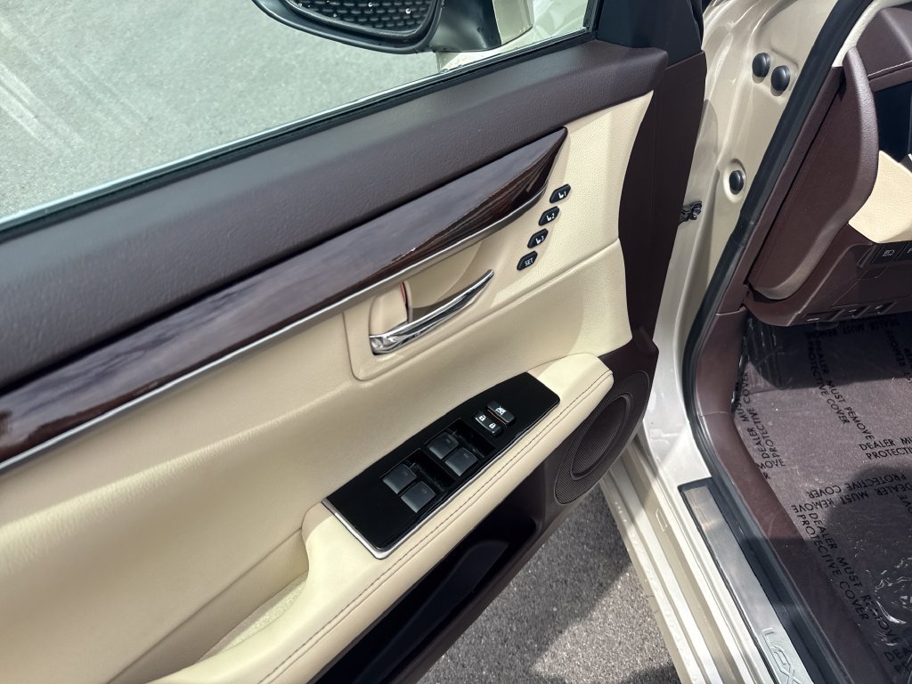 Used 2018 Lexus ES 350 w/ Luxury Package w/Wood Trim FWD image 11