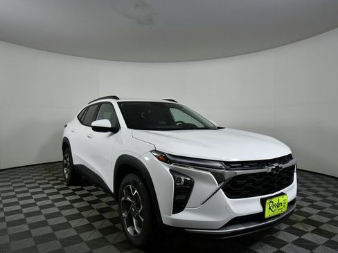 New 2026 Chevrolet Trax LT w/ Driver Confidence Package image 8