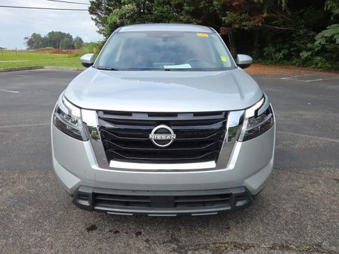 Used 2022 Nissan Pathfinder S FWD image 2