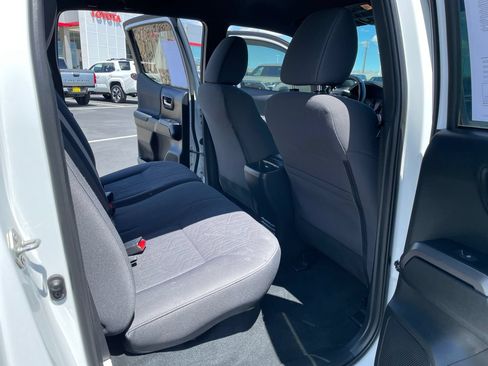 Certified 2018 Toyota Tacoma TRD Off-Road AWD/4WD image 14