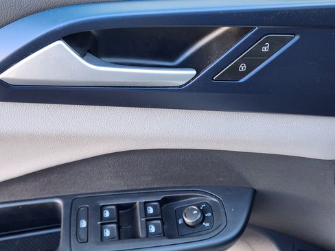 Certified 2022 Volkswagen Taos SE image 16